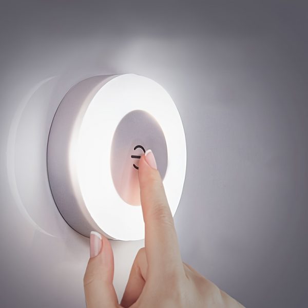 6607e1b0-e210-4be1-9b72-d8beeea2325e.jpg مصباح حائط LED ذكي يعمل باللمس – إضاءة مثالية للسيت أب