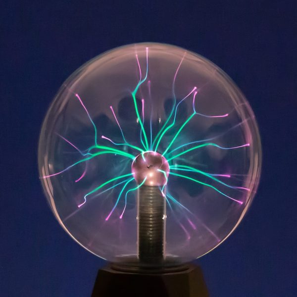 e415477d-8702-4b93-ac5d-dc523bee2f64.jpg صباح LED كرة بلازما يعمل عبر USB، يضيف توهجًا جذابًا لسيت أب الألعاب ويمنح المكتب أجواء مميزة. مثالي وديكور اللاعبين